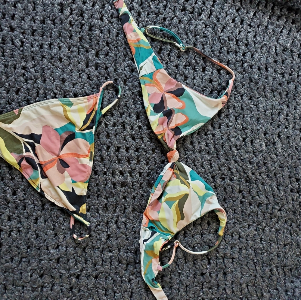O’Neill Calla tie knot bikini NWOT
